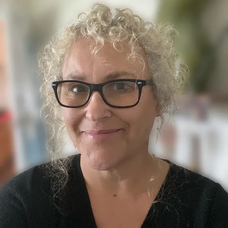 Photo of Louise Parkinson
